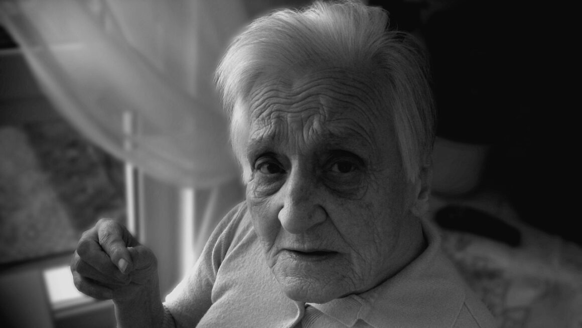 Dementia Care: Sensory Gardens, Calming Touch, Lasting Joy